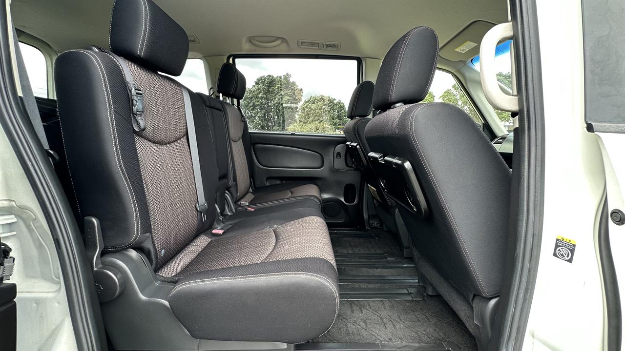 2015 Nissan Serena thumbnail