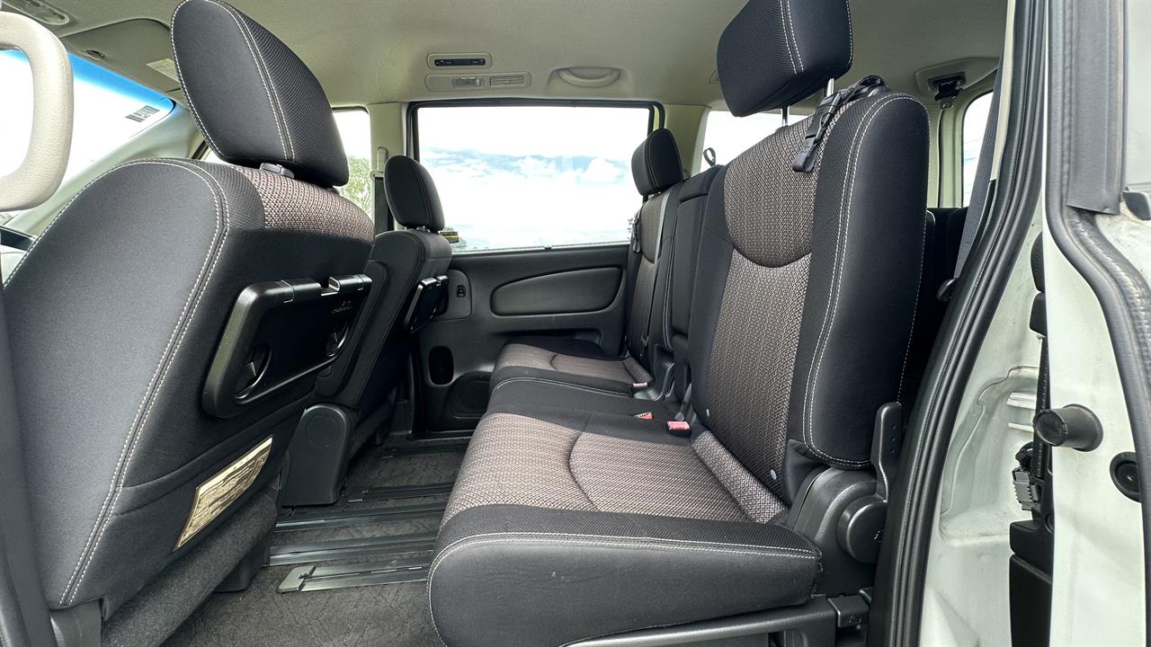 2015 Nissan Serena thumbnail