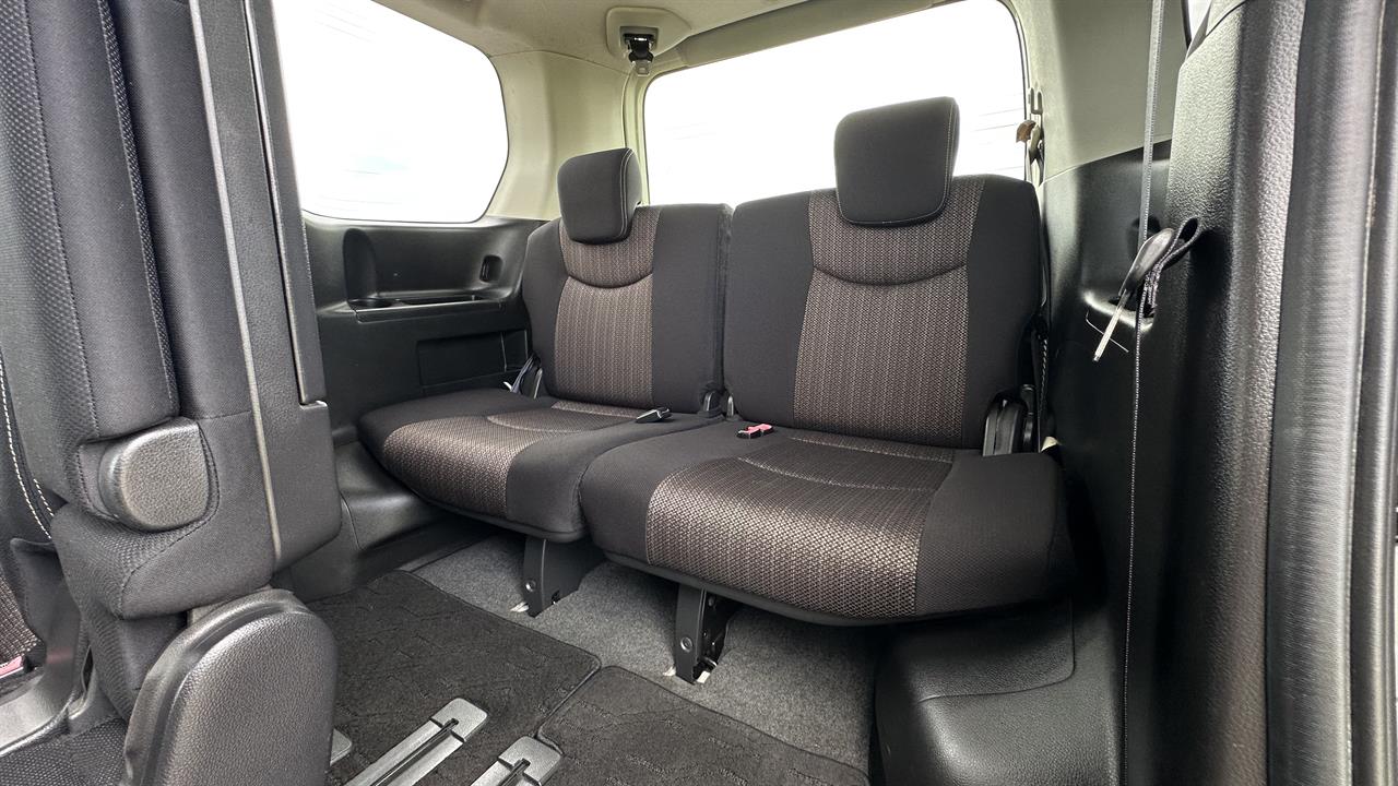 2015 Nissan Serena thumbnail