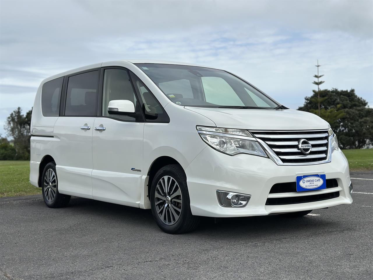 2015 Nissan Serena thumbnail
