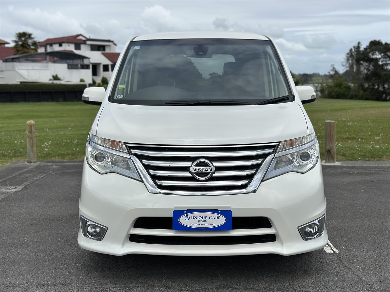 2015 Nissan Serena thumbnail