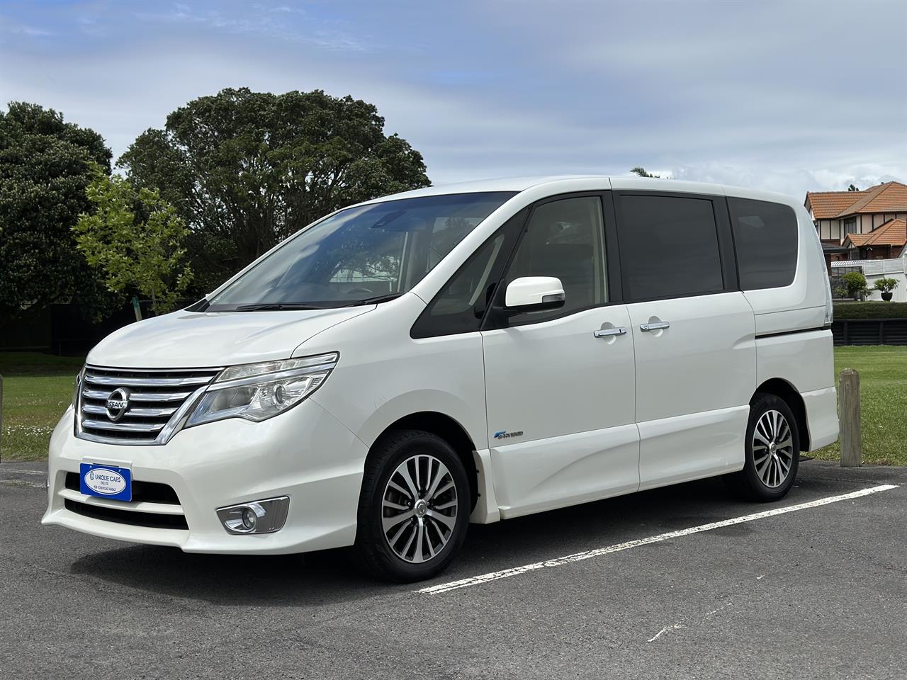 2015 Nissan Serena thumbnail