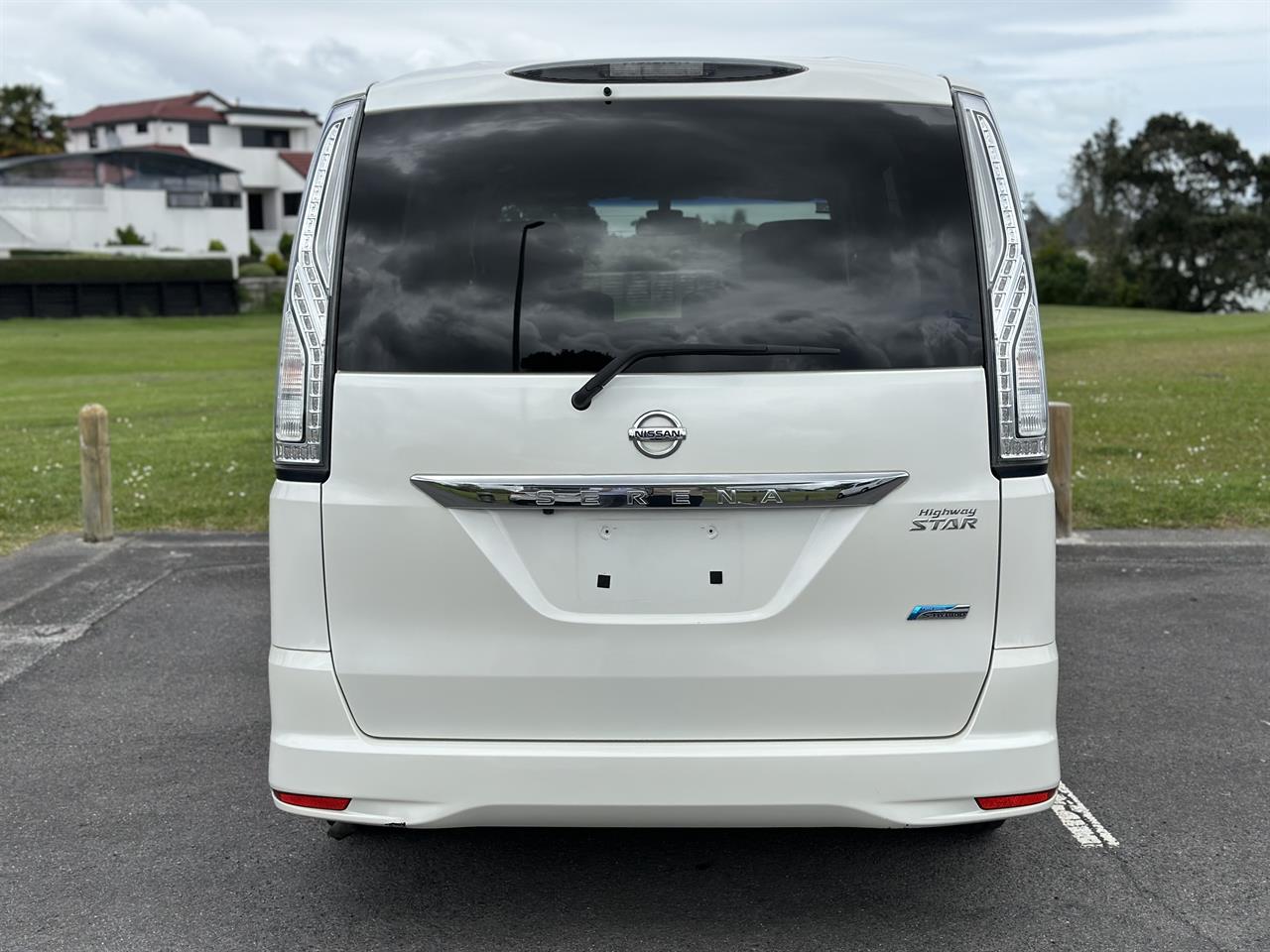 2015 Nissan Serena thumbnail