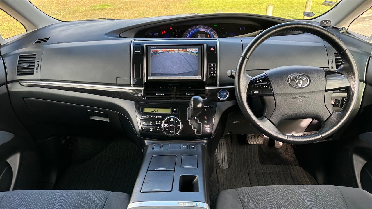 2013 Toyota Estima thumbnail