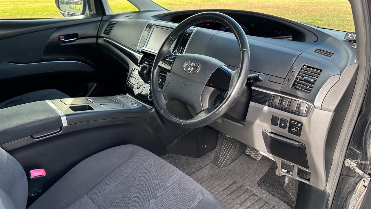 2013 Toyota Estima thumbnail