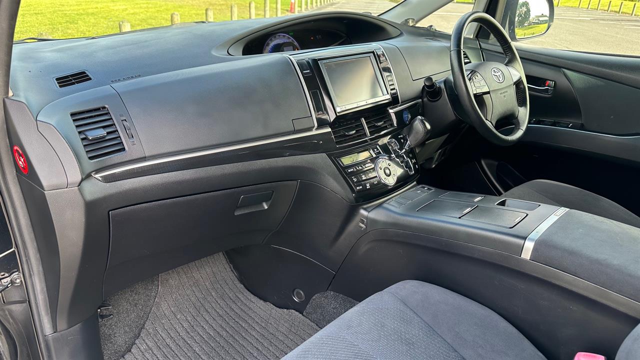 2013 Toyota Estima thumbnail