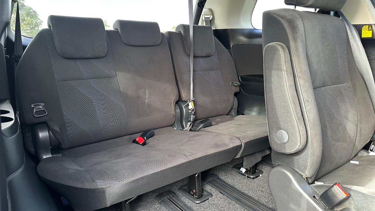 2013 Toyota Estima thumbnail