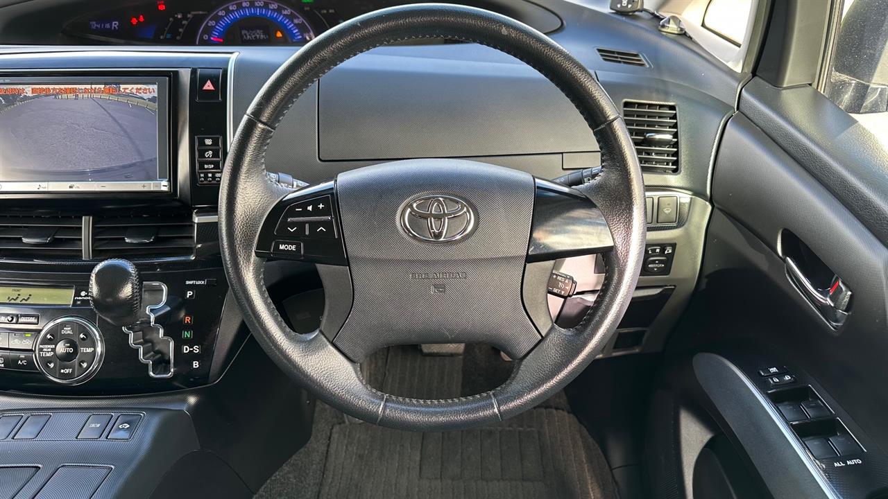 2013 Toyota Estima thumbnail