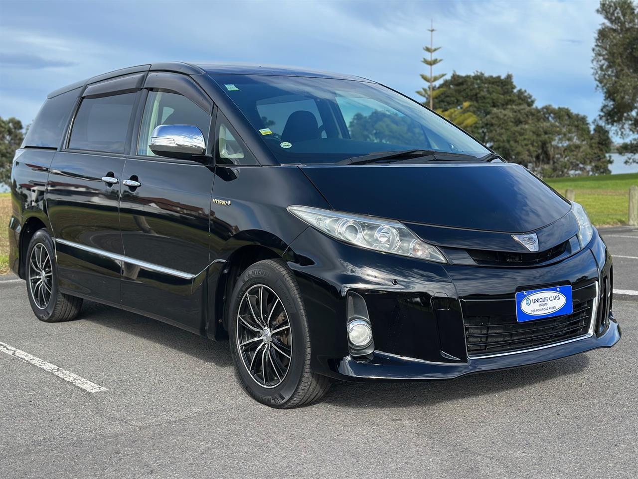 2013 Toyota Estima thumbnail