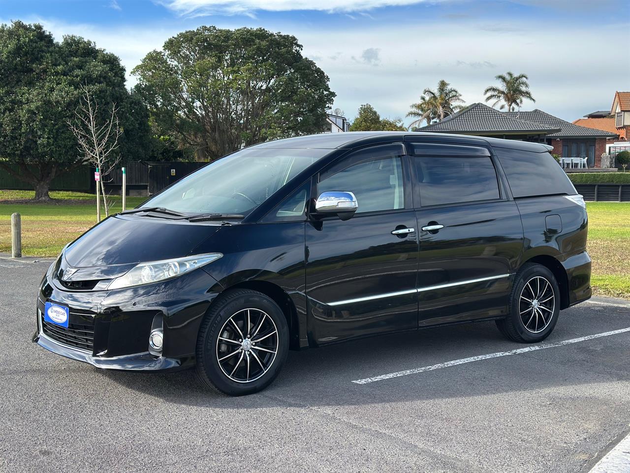 2013 Toyota Estima thumbnail
