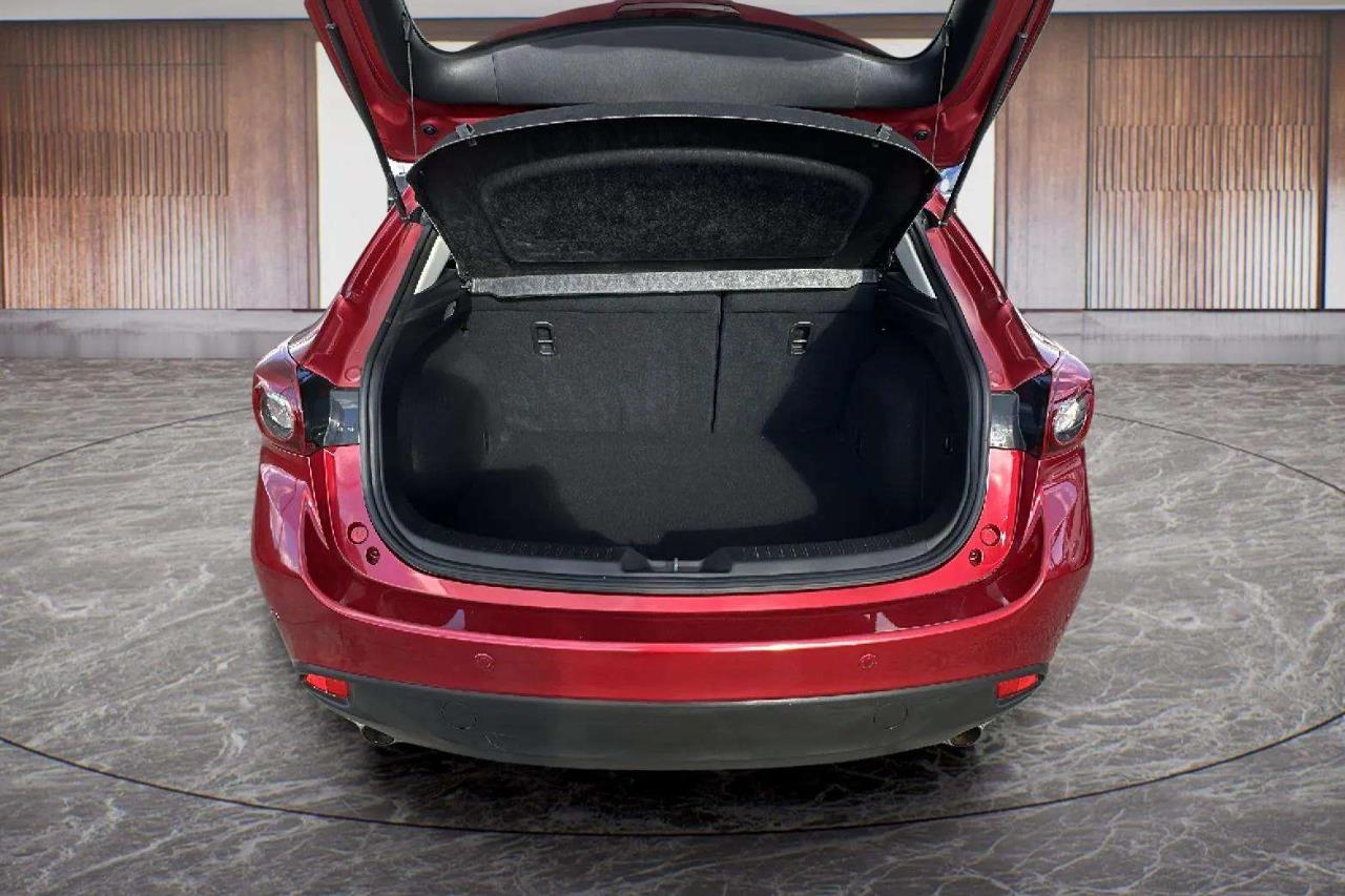 2013 Mazda Axela thumbnail