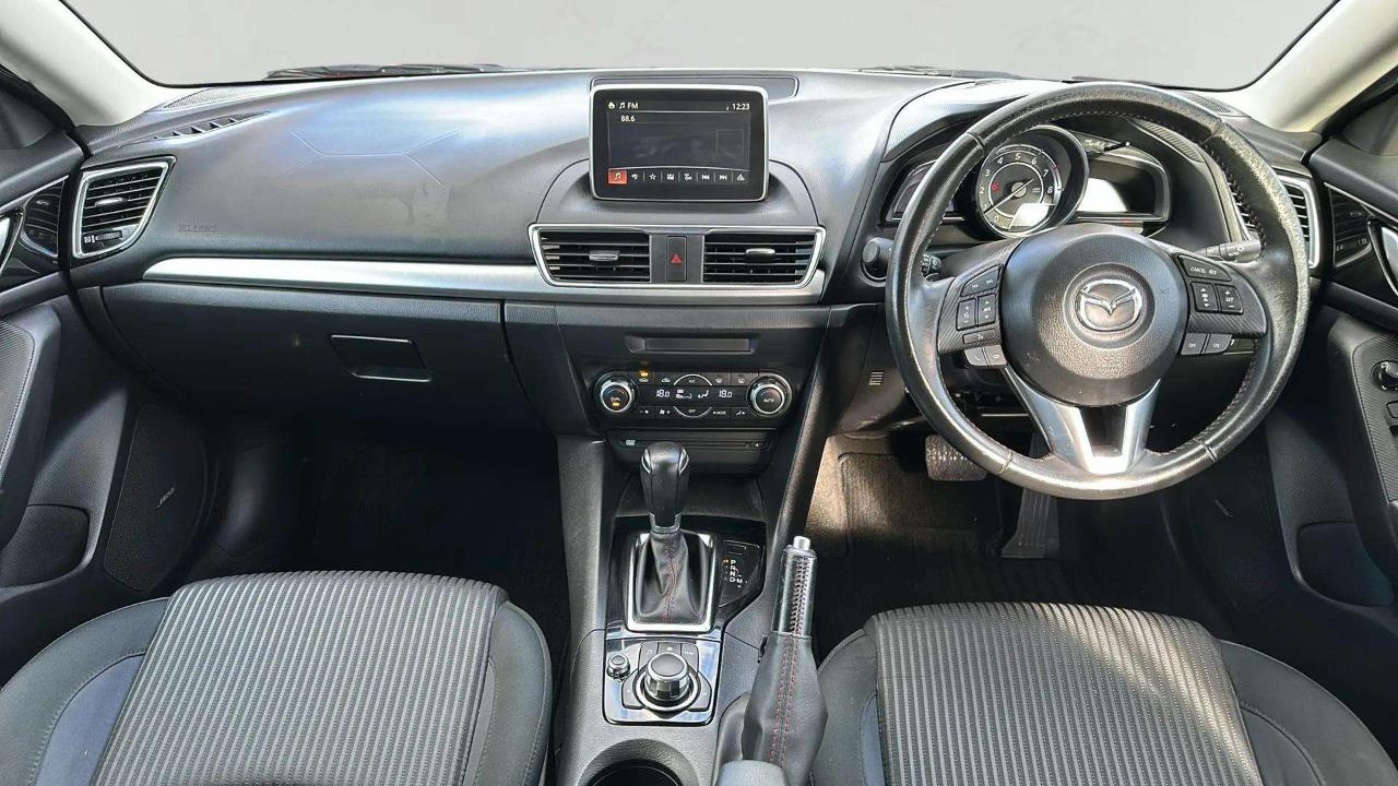 2013 Mazda Axela thumbnail