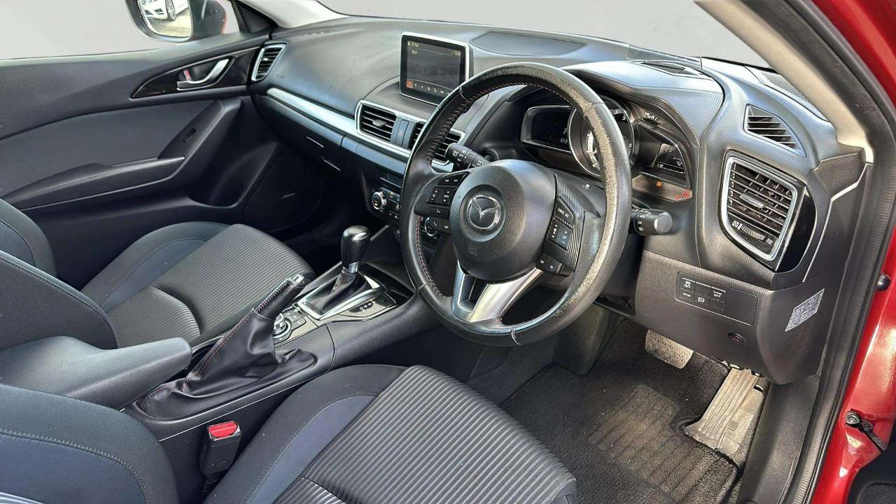 2013 Mazda Axela thumbnail