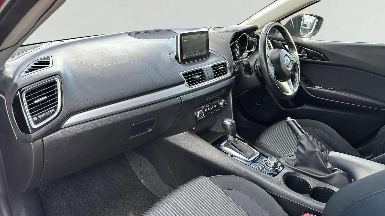 2013 Mazda Axela thumbnail