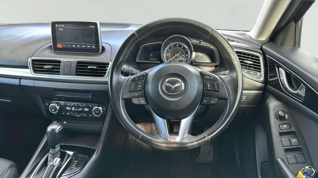 2013 Mazda Axela thumbnail
