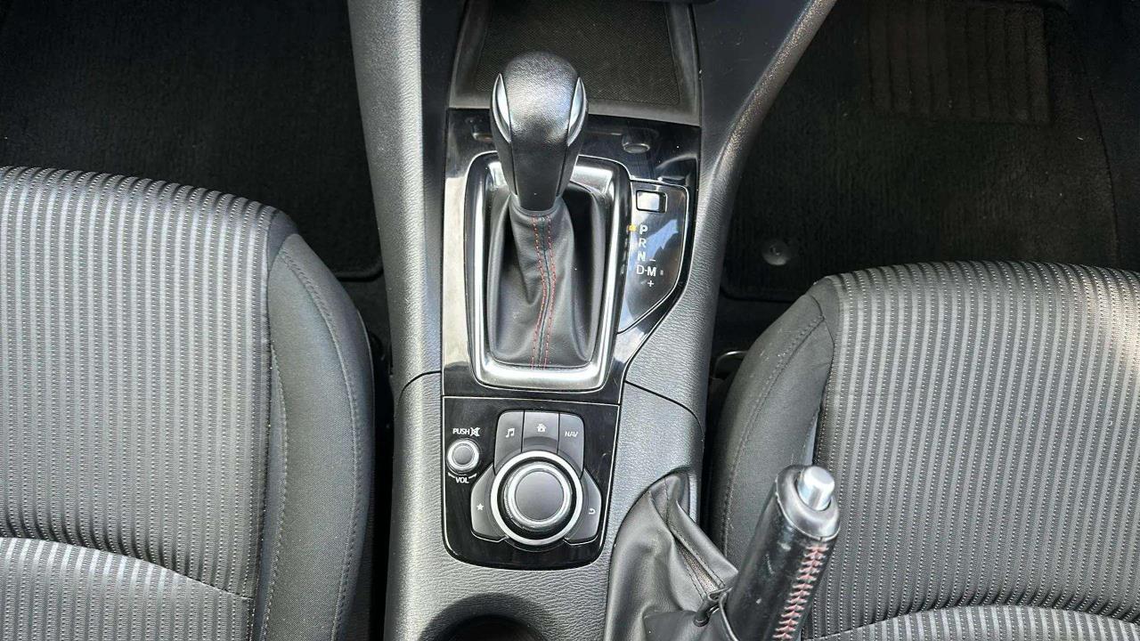 2013 Mazda Axela thumbnail