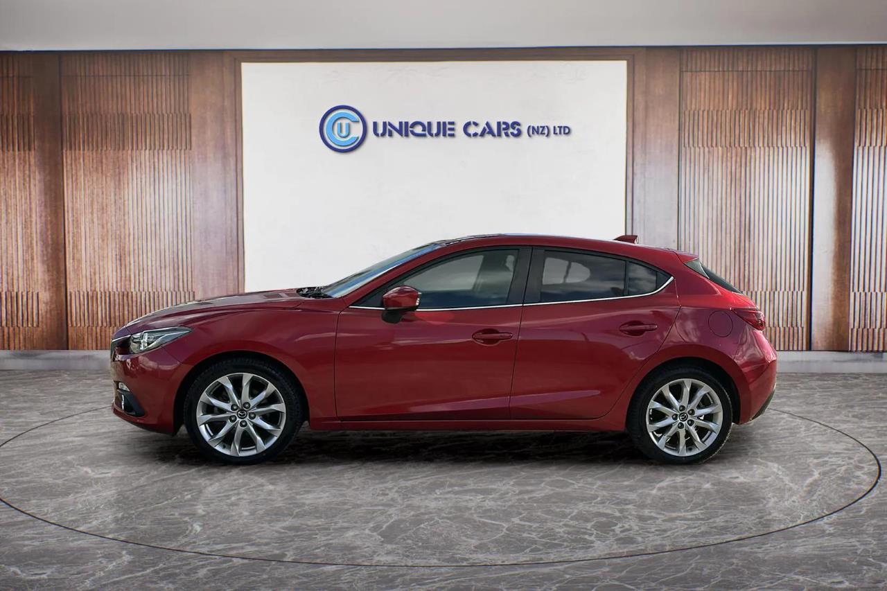 2013 Mazda Axela thumbnail