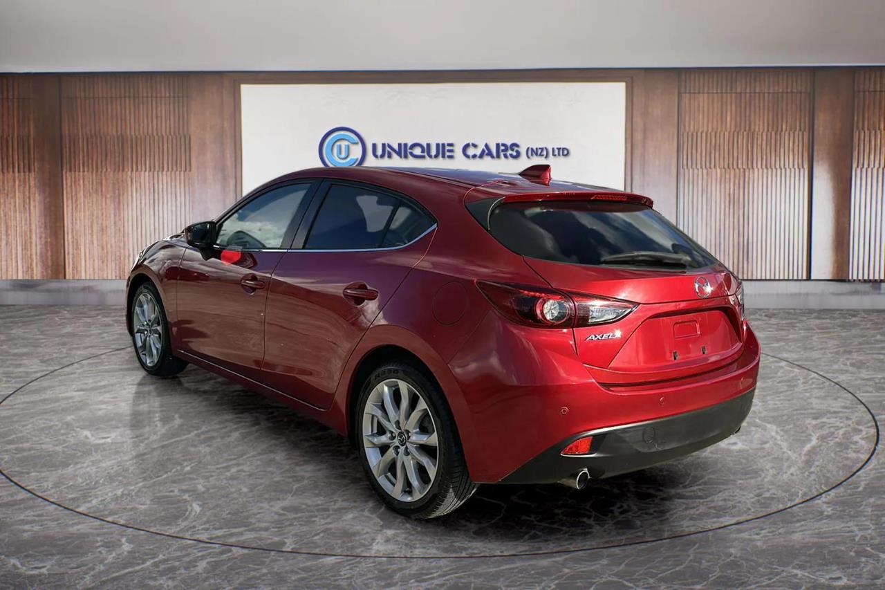 2013 Mazda Axela thumbnail