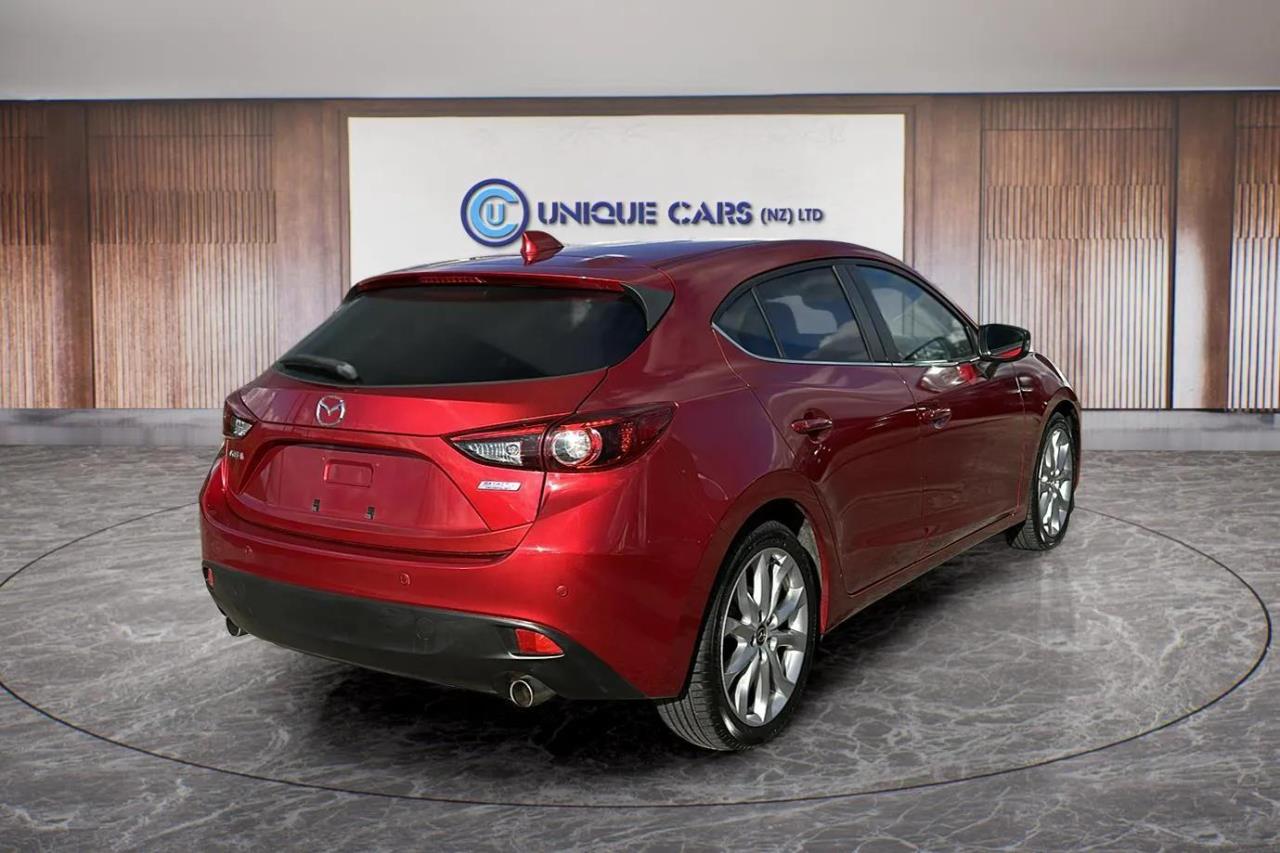 2013 Mazda Axela thumbnail