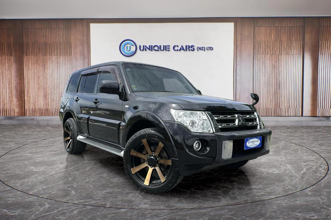 2013 Mitsubishi Pajero thumbnail