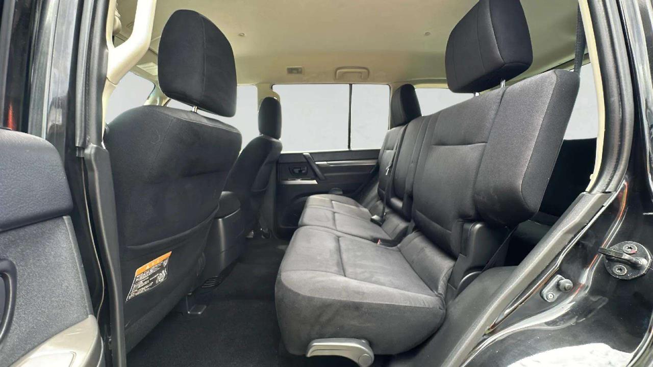 2013 Mitsubishi Pajero thumbnail