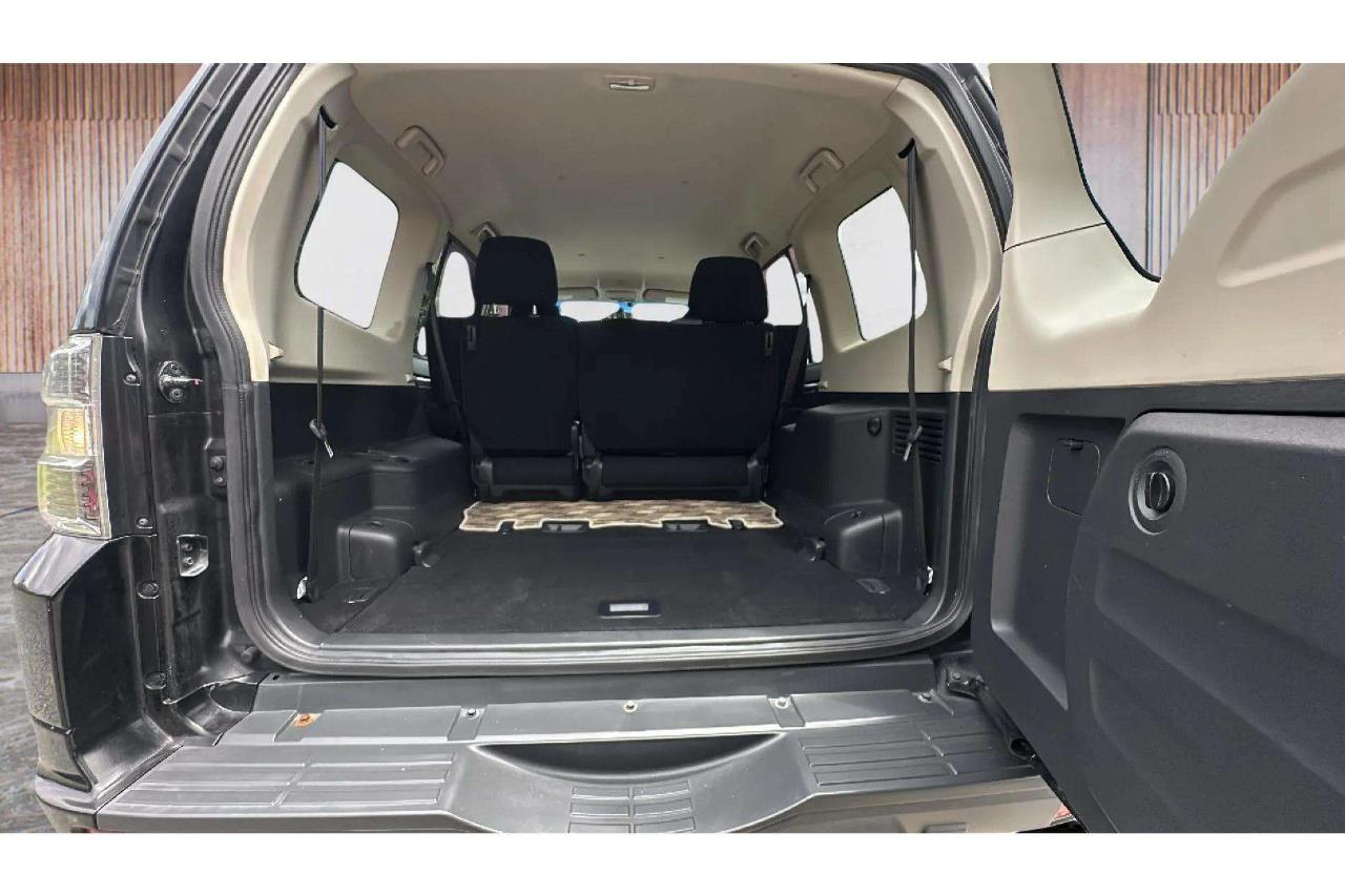 2013 Mitsubishi Pajero thumbnail