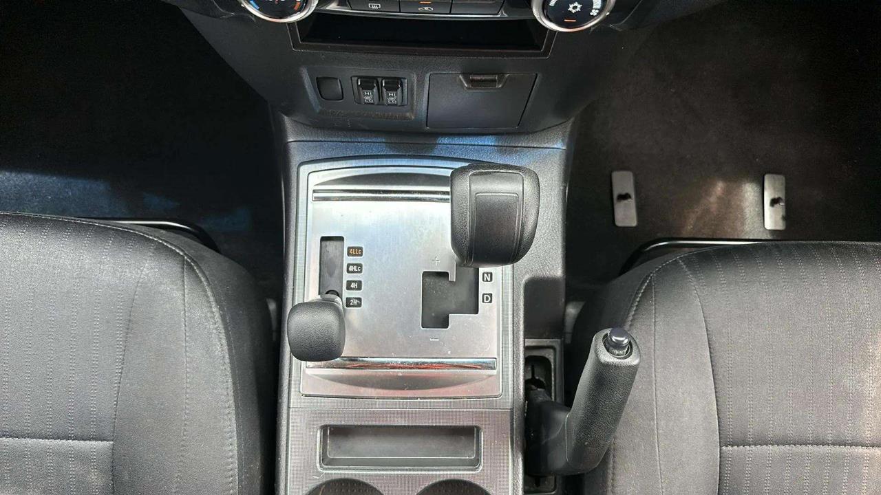 2013 Mitsubishi Pajero thumbnail