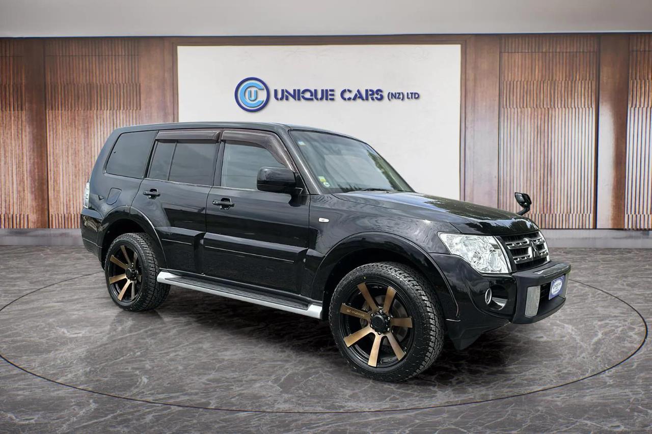 2013 Mitsubishi Pajero thumbnail