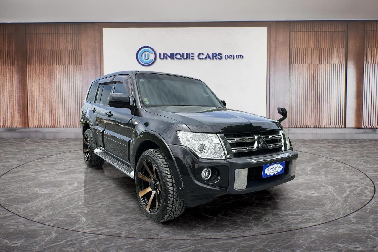 2013 Mitsubishi Pajero thumbnail