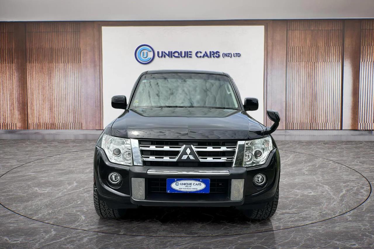 2013 Mitsubishi Pajero thumbnail