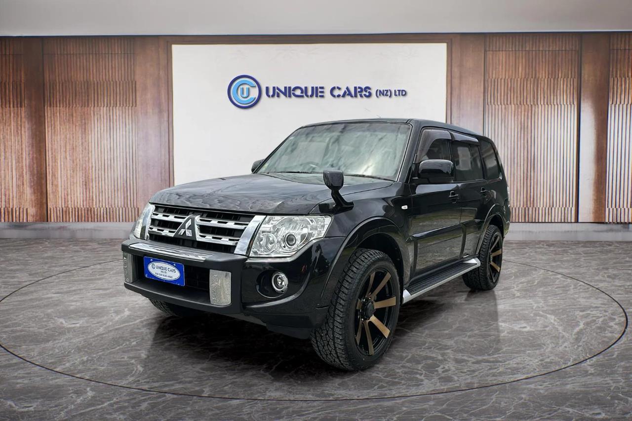 2013 Mitsubishi Pajero thumbnail