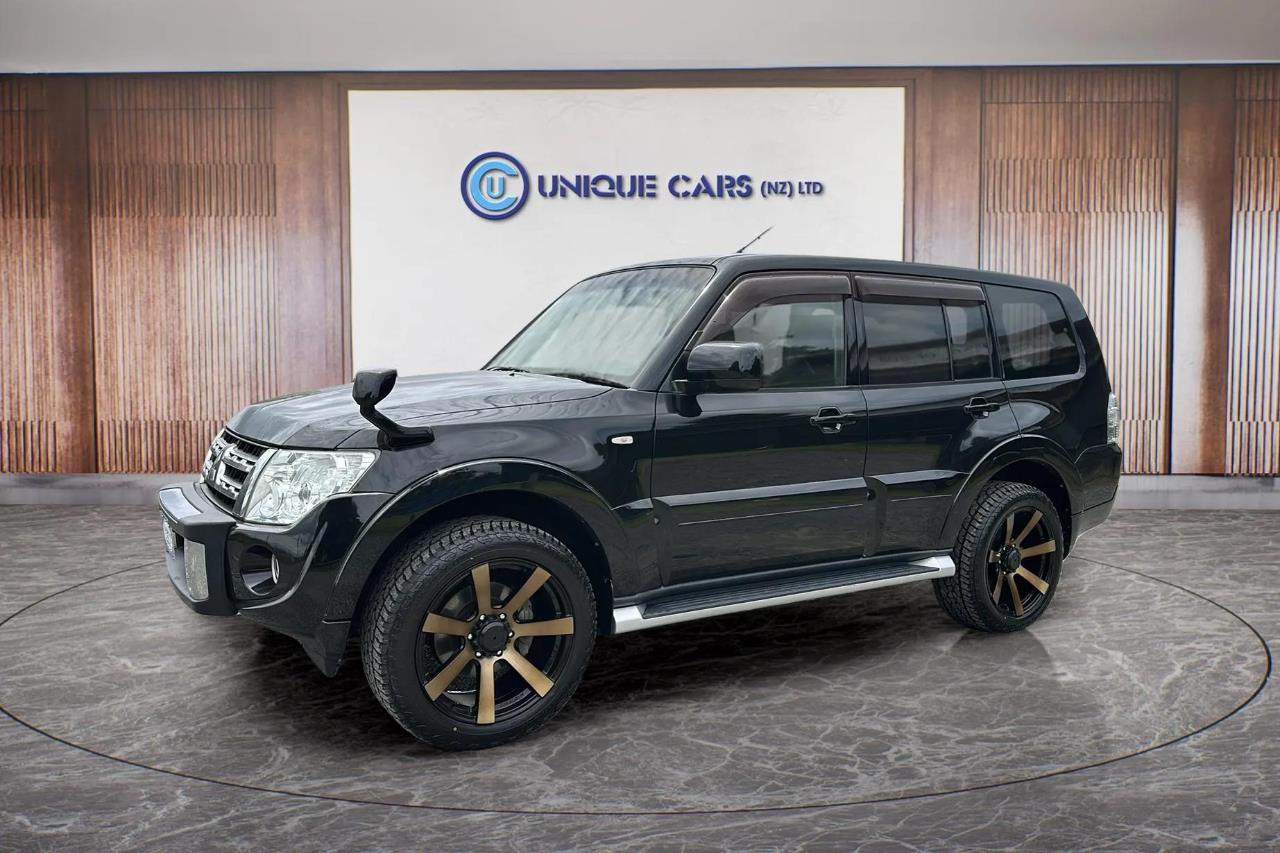 2013 Mitsubishi Pajero thumbnail