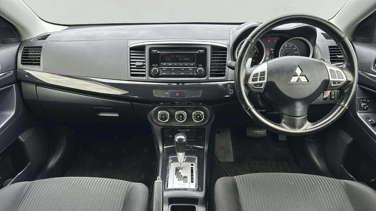 2014 Mitsubishi Galant thumbnail
