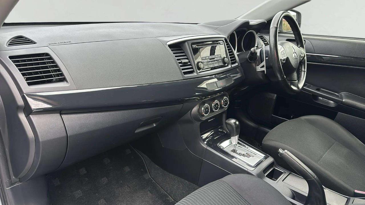 2014 Mitsubishi Galant thumbnail