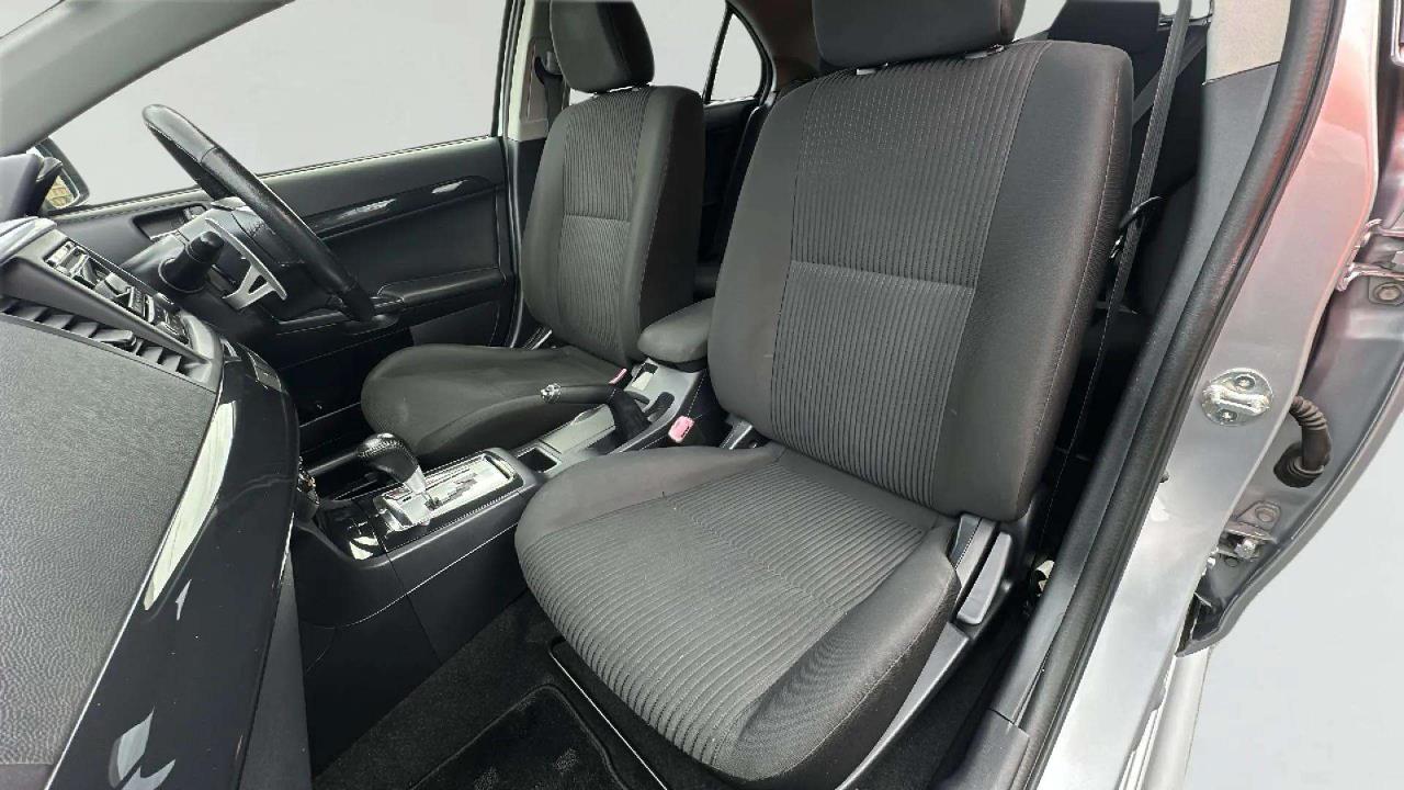 2014 Mitsubishi Galant thumbnail