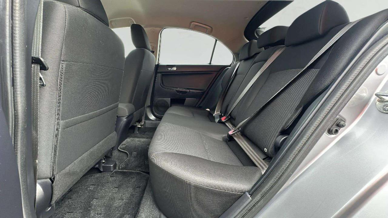 2014 Mitsubishi Galant thumbnail