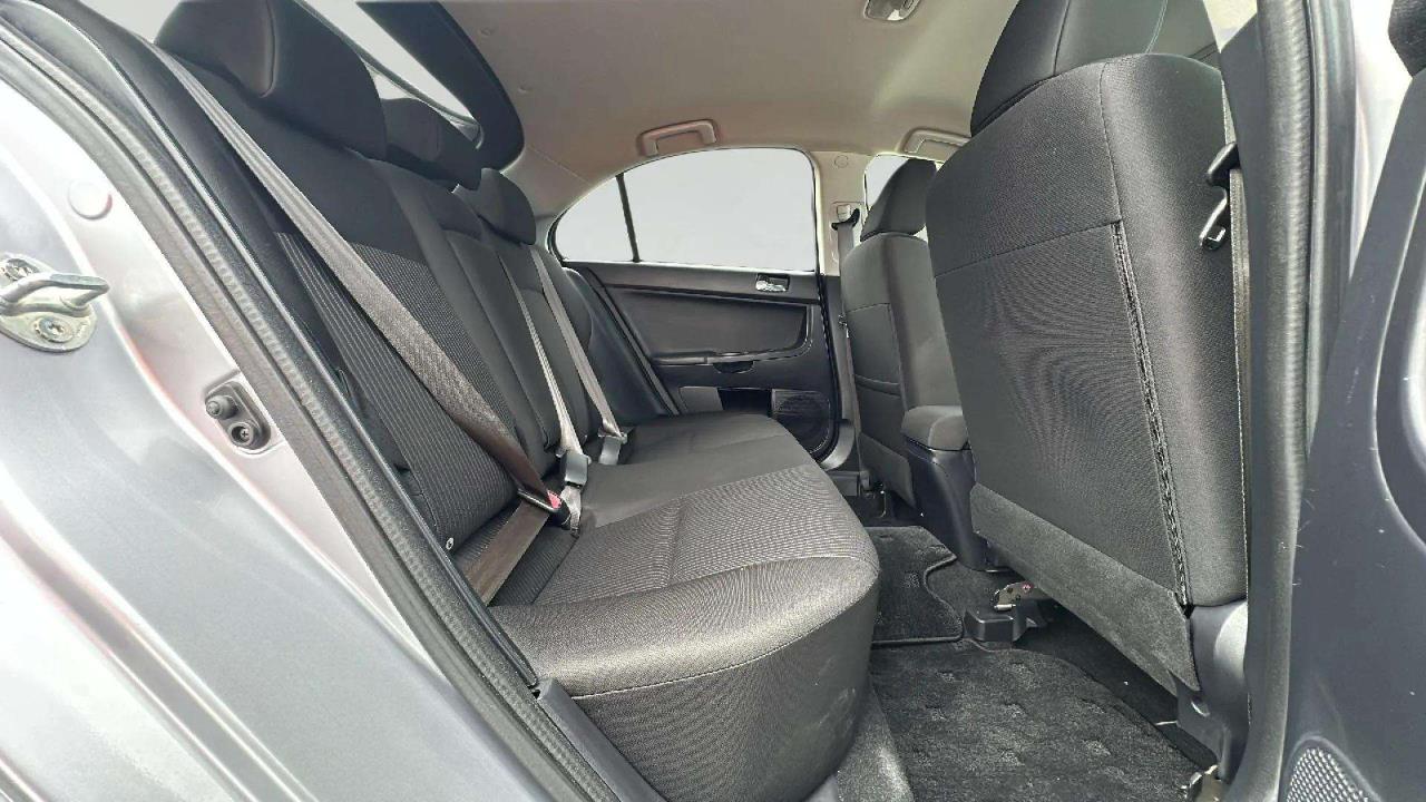 2014 Mitsubishi Galant thumbnail