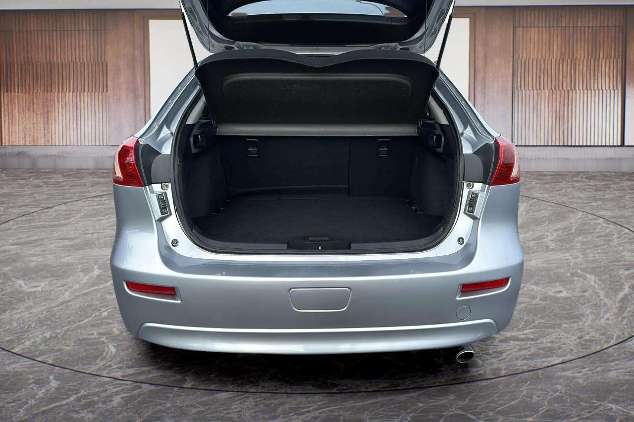 2014 Mitsubishi Galant thumbnail