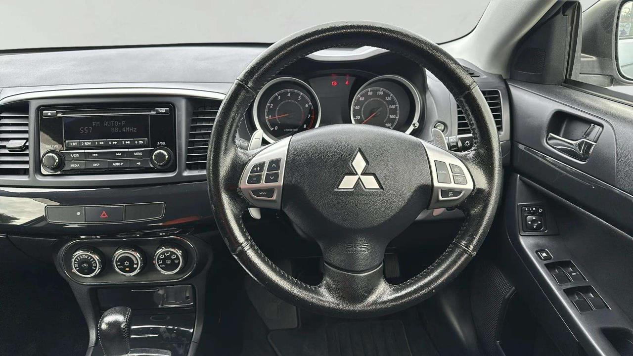 2014 Mitsubishi Galant thumbnail