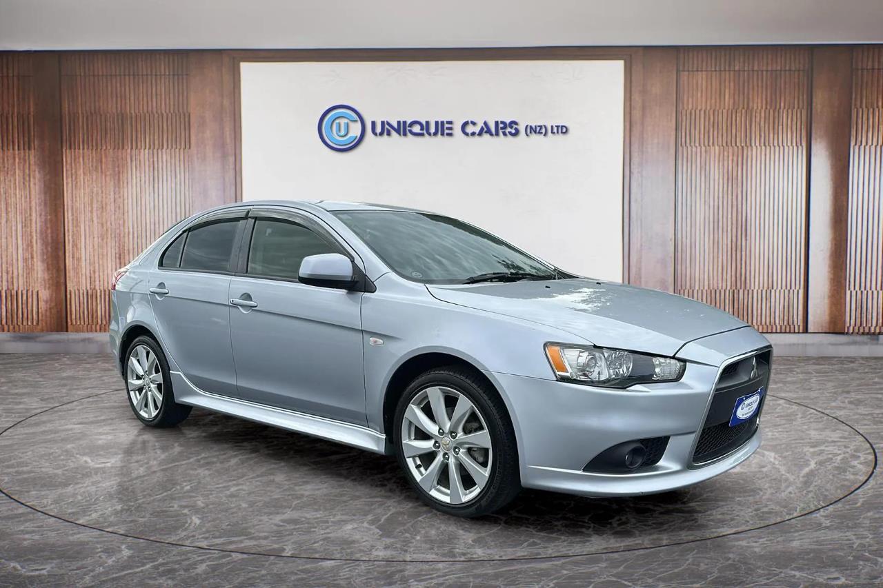 2014 Mitsubishi Galant thumbnail