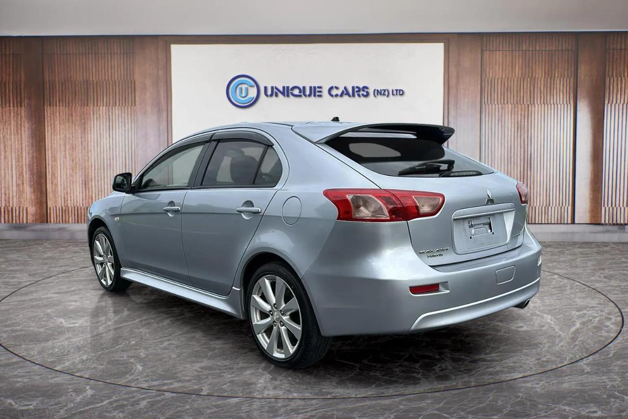 2014 Mitsubishi Galant thumbnail