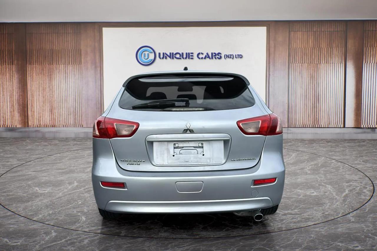 2014 Mitsubishi Galant thumbnail