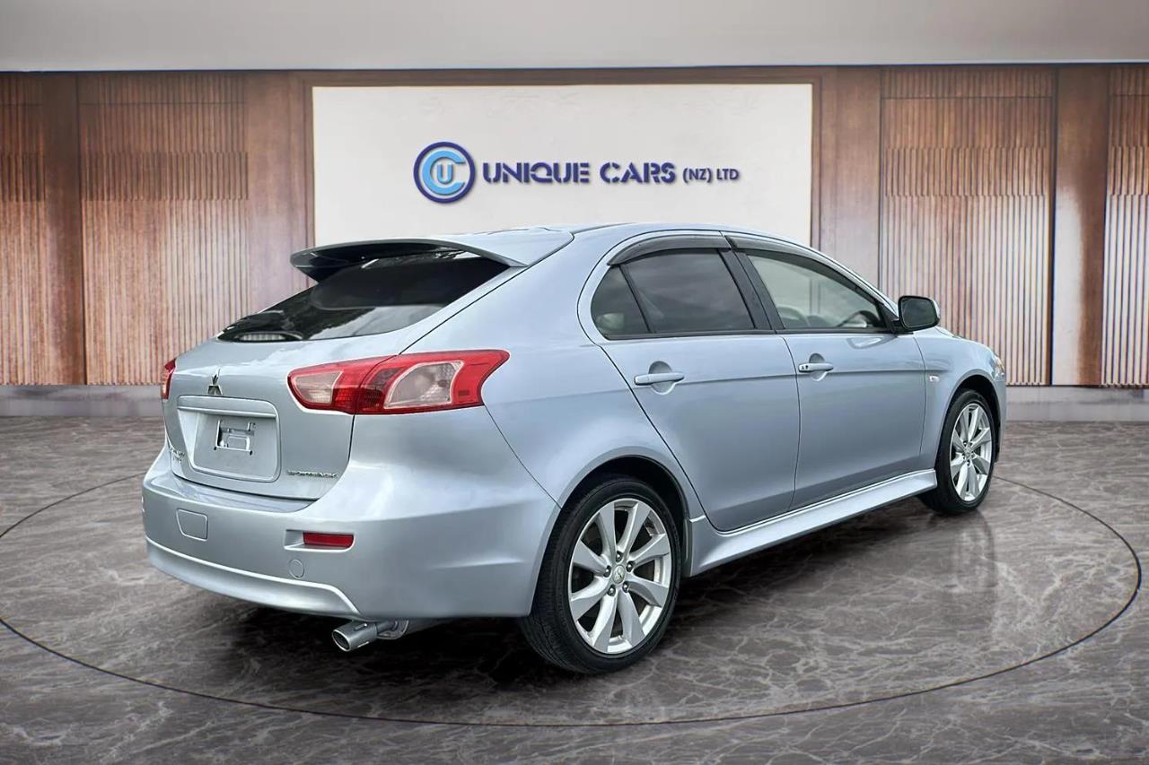2014 Mitsubishi Galant thumbnail
