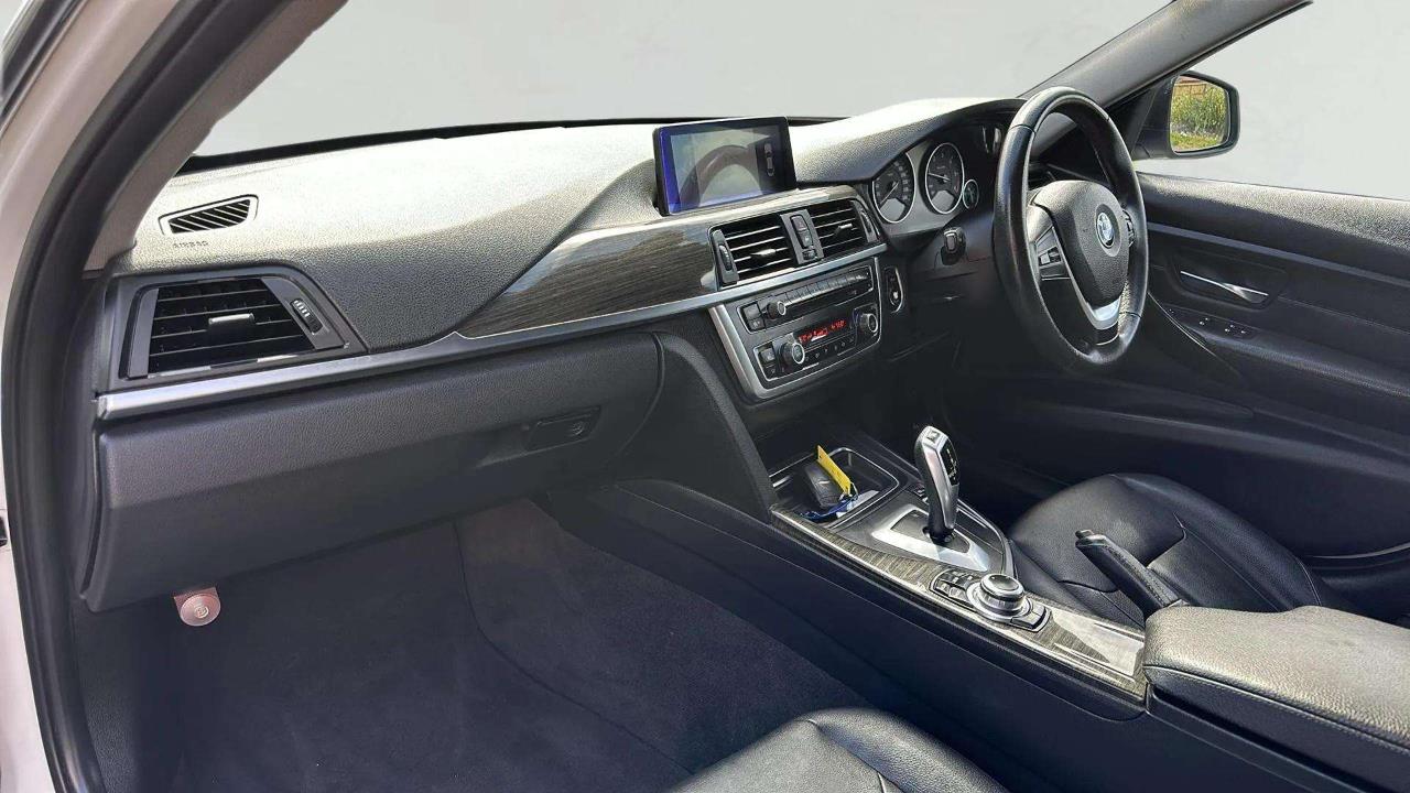 2013 BMW 320D thumbnail