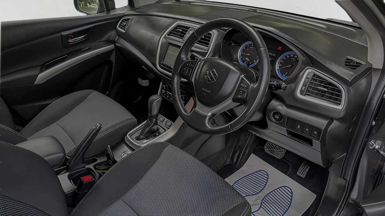 2015 Suzuki SX4 thumbnail