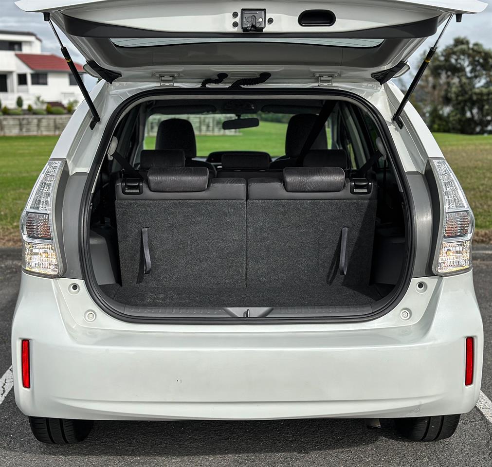 2011 Toyota Prius thumbnail