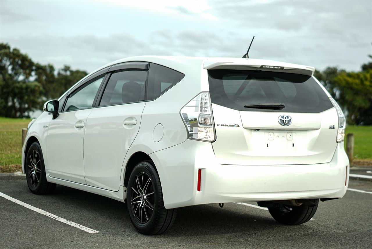 2011 Toyota Prius thumbnail