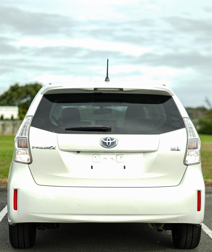 2011 Toyota Prius thumbnail
