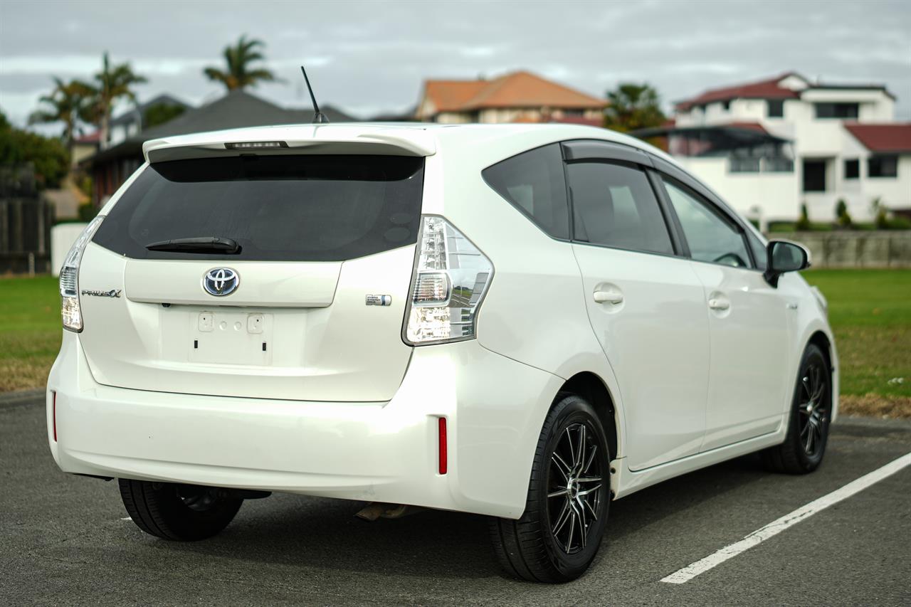 2011 Toyota Prius thumbnail