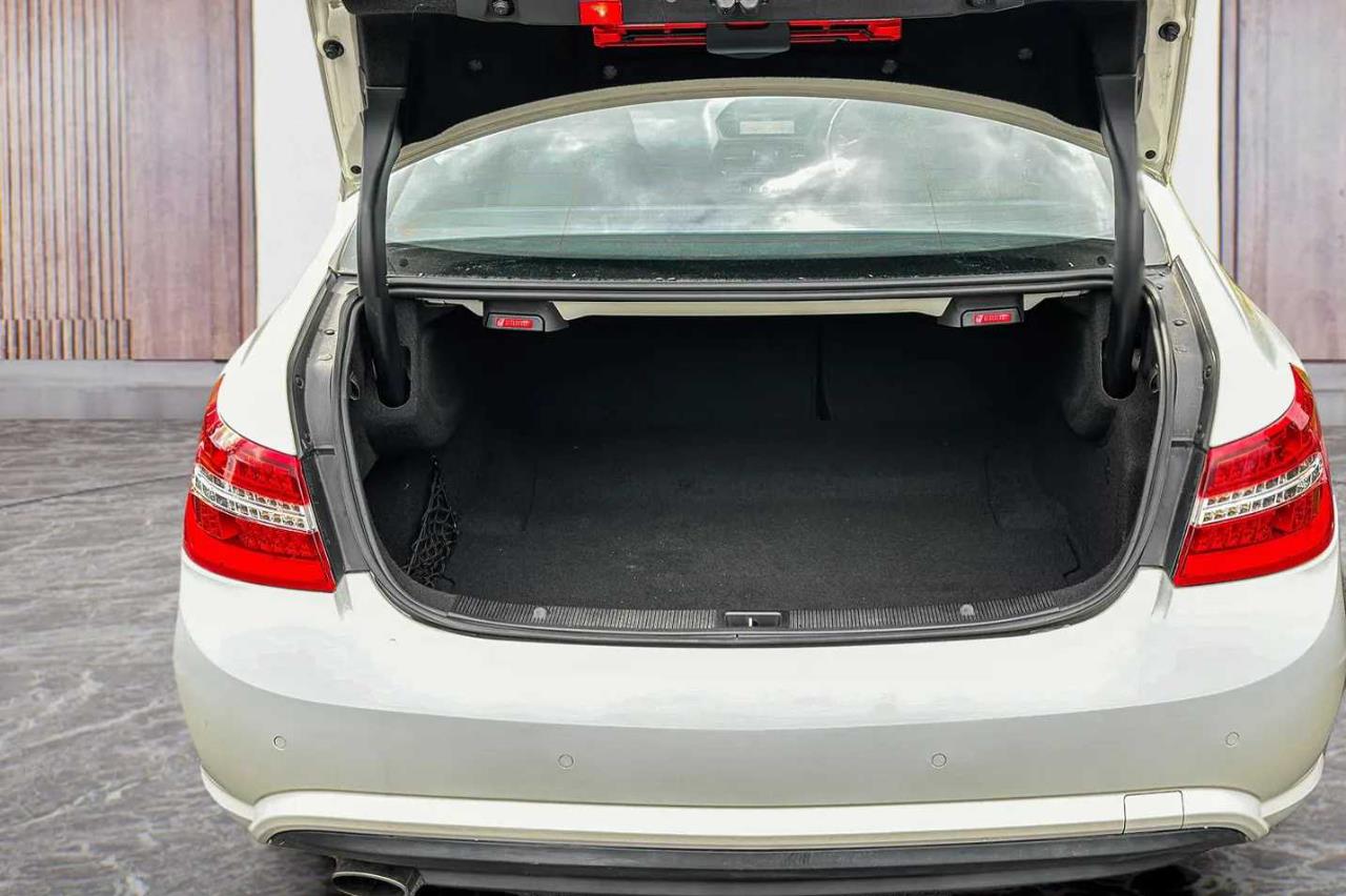 2010 Mercedes-Benz E250 thumbnail
